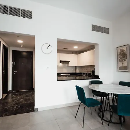 Izzzi - One Bedroom Apartment, Sparkle Tower Dubai Exterior photo