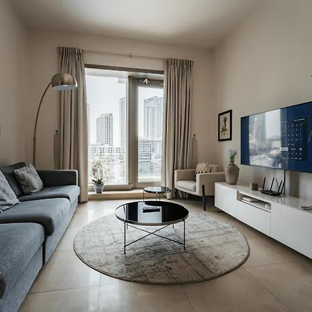 Izzzi - One Bedroom Apartment, Sparkle Tower Dubai Exterior photo